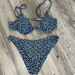 Super cute and never worn bikini